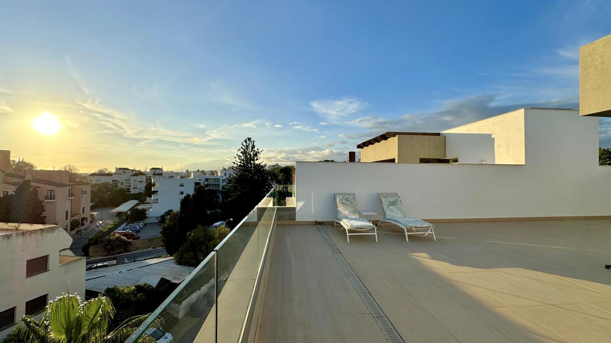 Modern Duplex Penthouse In Royal Banus Roof Top!